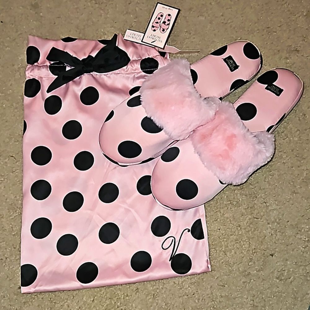 NWTS Victoria's Secret Satin Slippers ,+ Storage bag polka dots 9-10